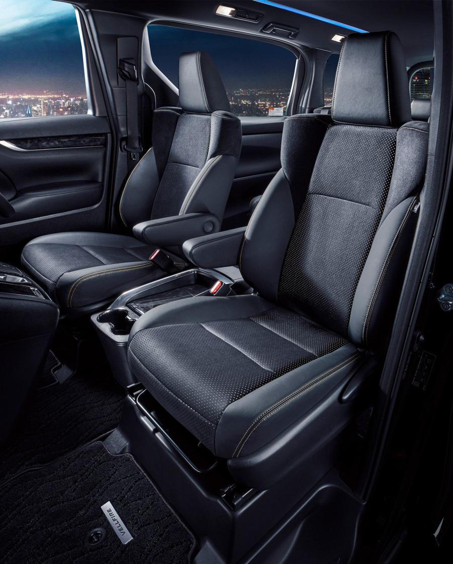 Интерьер Toyota Vellfire Z Golden Eyes 2020 года  (фото 3 из 3)